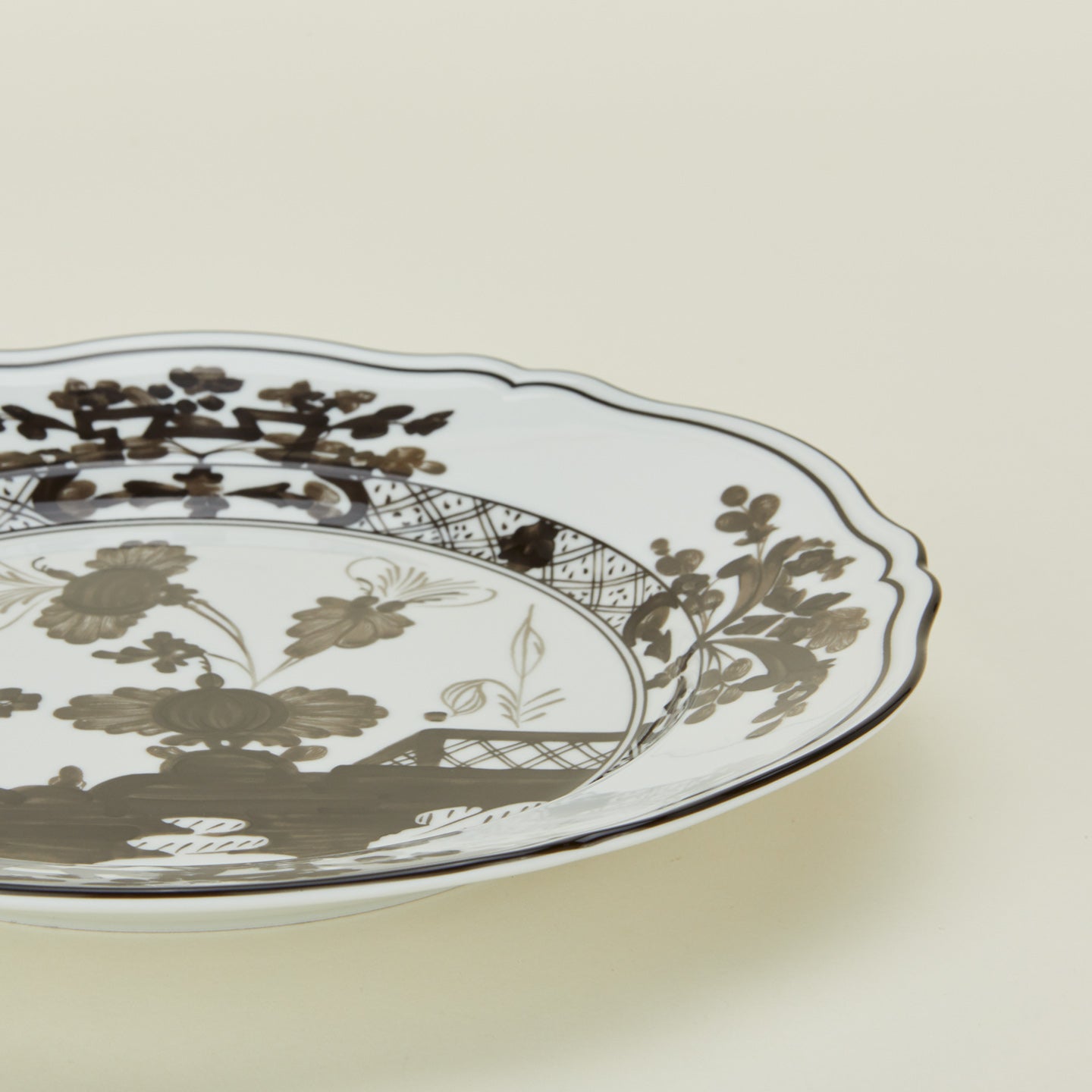 Ginori dinner plate in Albus detail