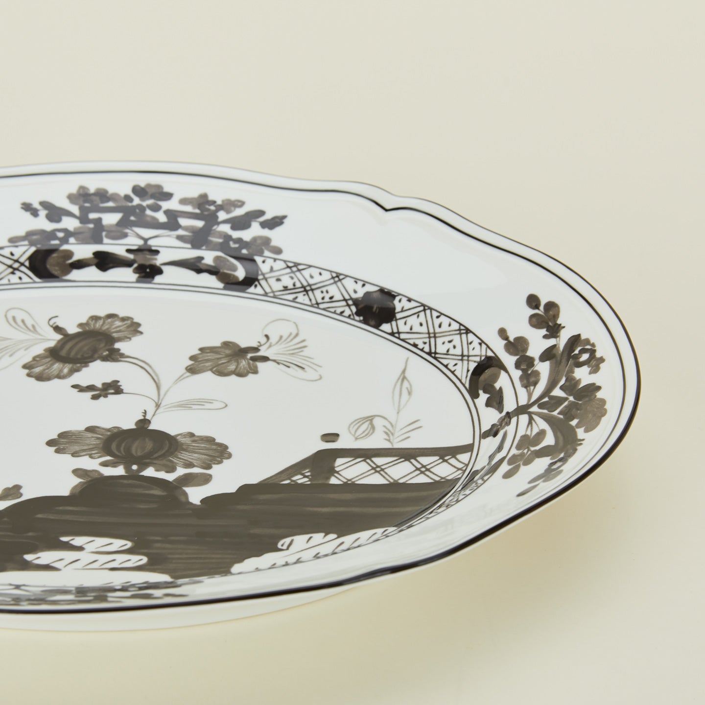 Ginori oval platter in albus detail