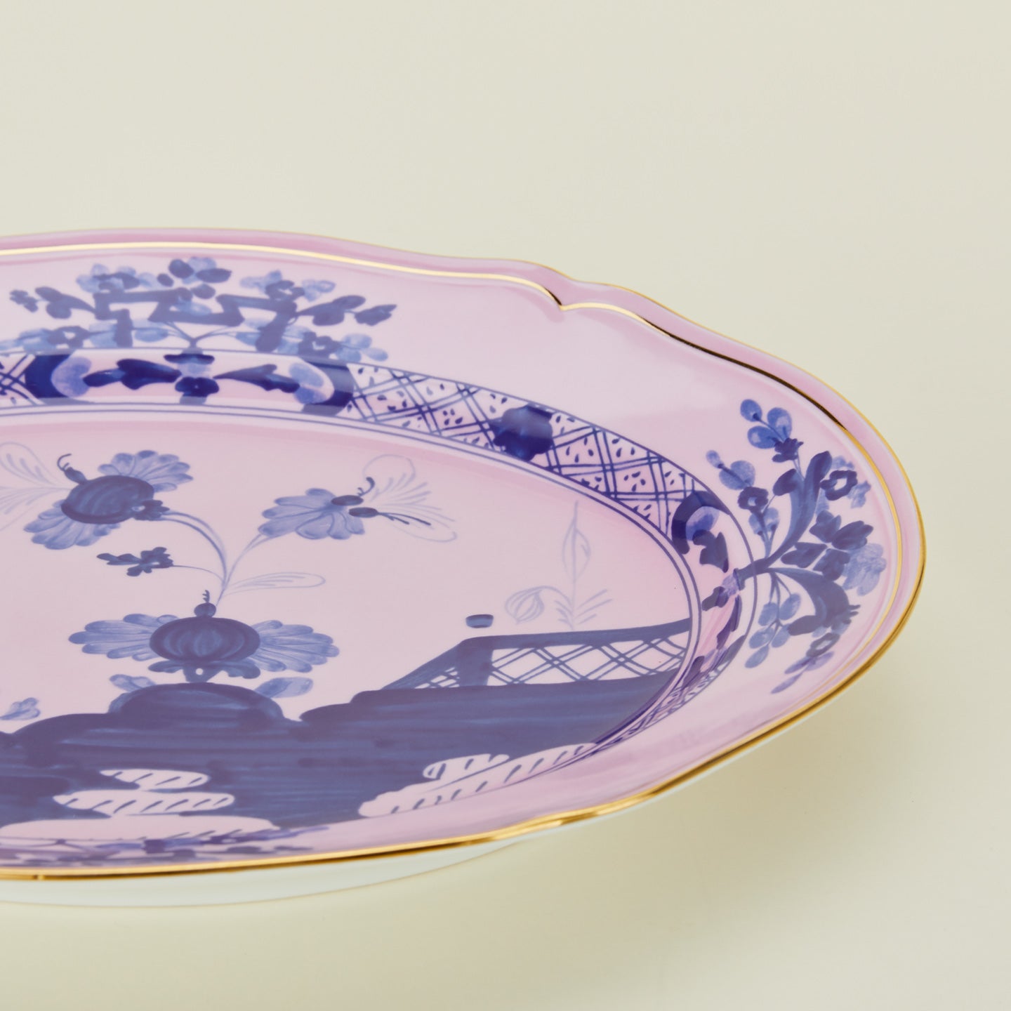 Ginori oval platter in azalea detail
