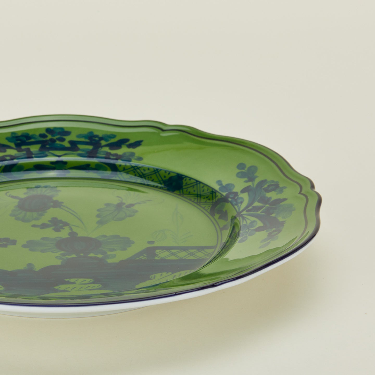 Ginori dinner plate in malachite detail