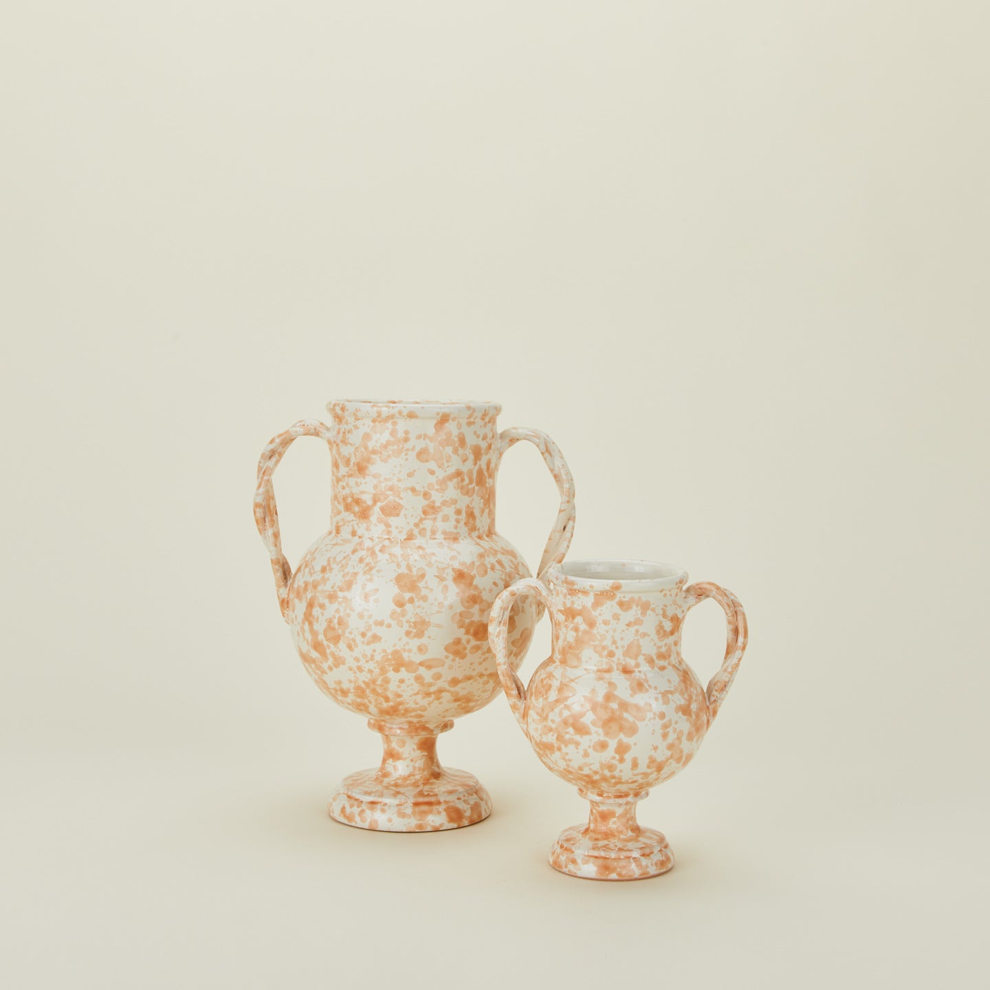 Small and large Verona vases in tan and ivory